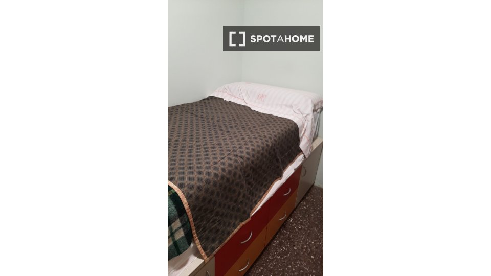 Double room Barcelona, 2 beds, 65m² — photo 3