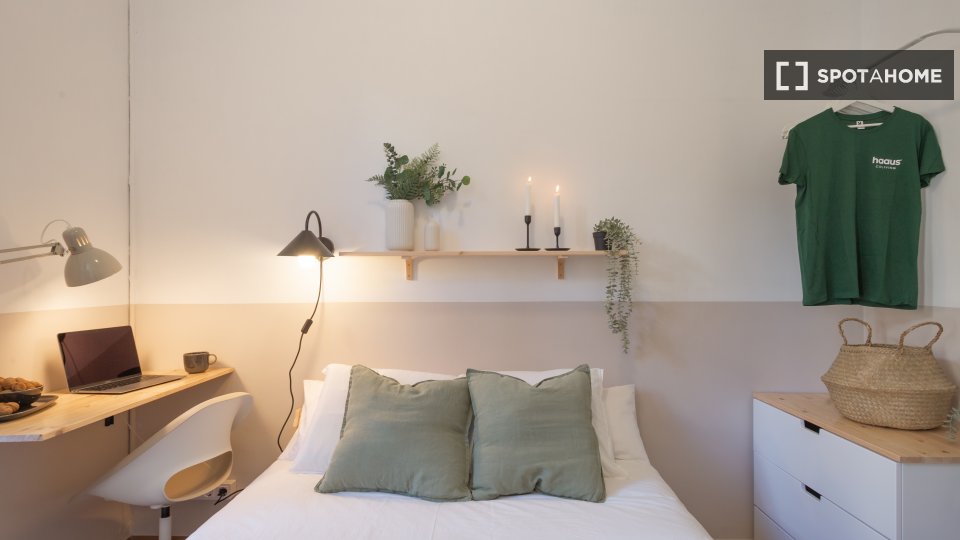 Double room Barcelona, 5 beds, 120m² — photo 18