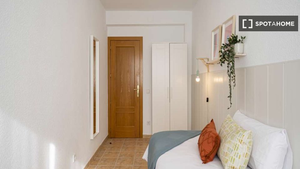 Double room Madrid, 25 beds — photo 15