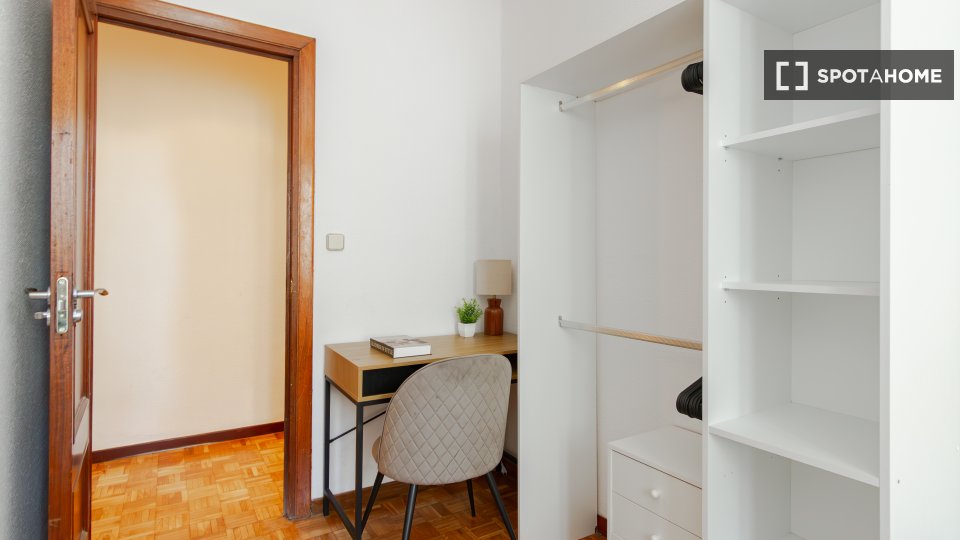Double room Madrid, 6 beds — photo 40