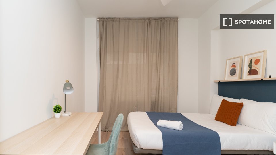 Double room Madrid, 5 beds — photo 17