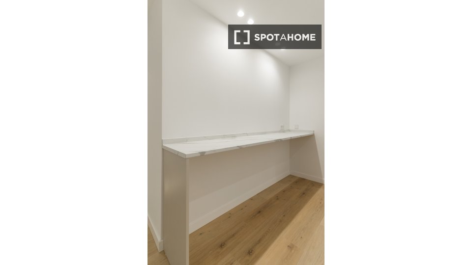 Double room Madrid, 6 beds — photo 8