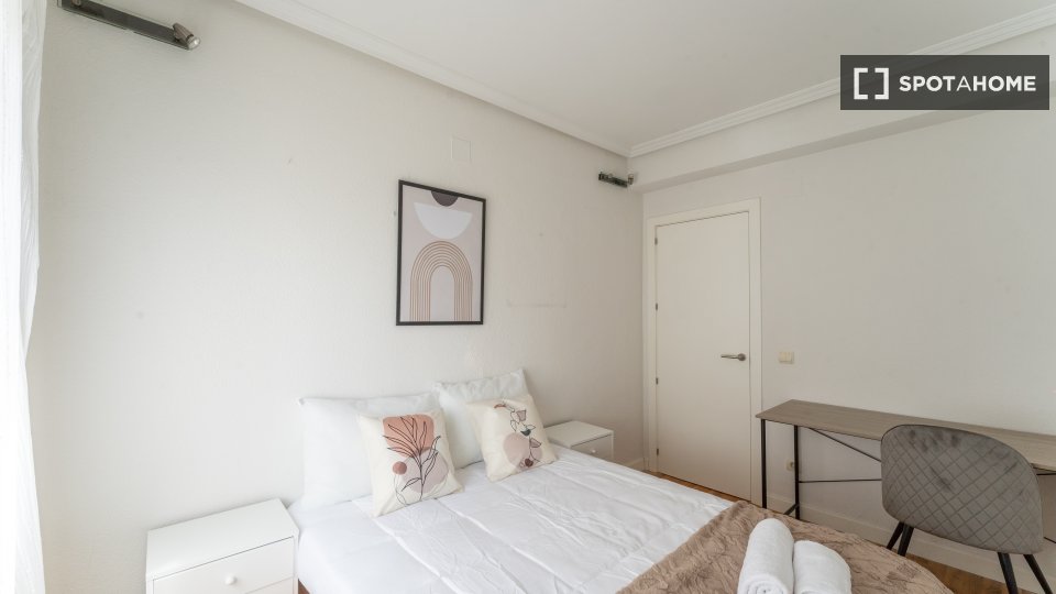 Double room Madrid, 6 beds — photo 9
