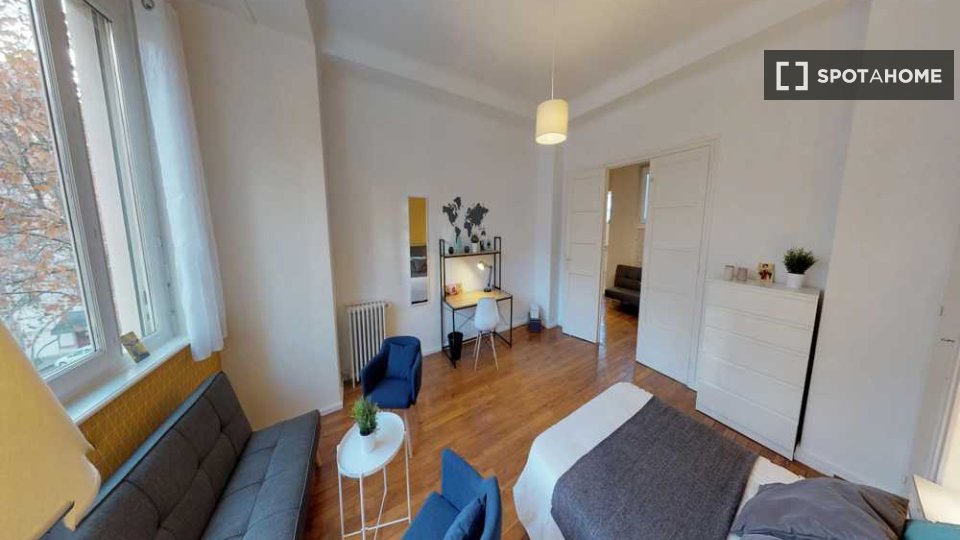 Double room Lyon, 5 beds, 110m² — photo 17