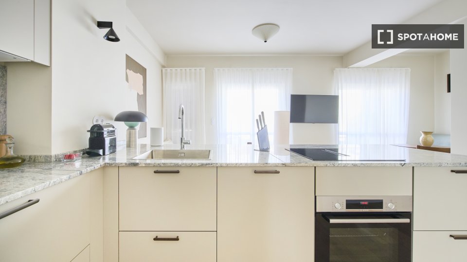 Apartment Lisbon, 1 bed — photo 16