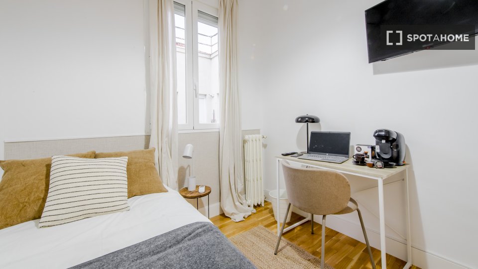 Double room Madrid, 7 beds, 180m² — photo 30