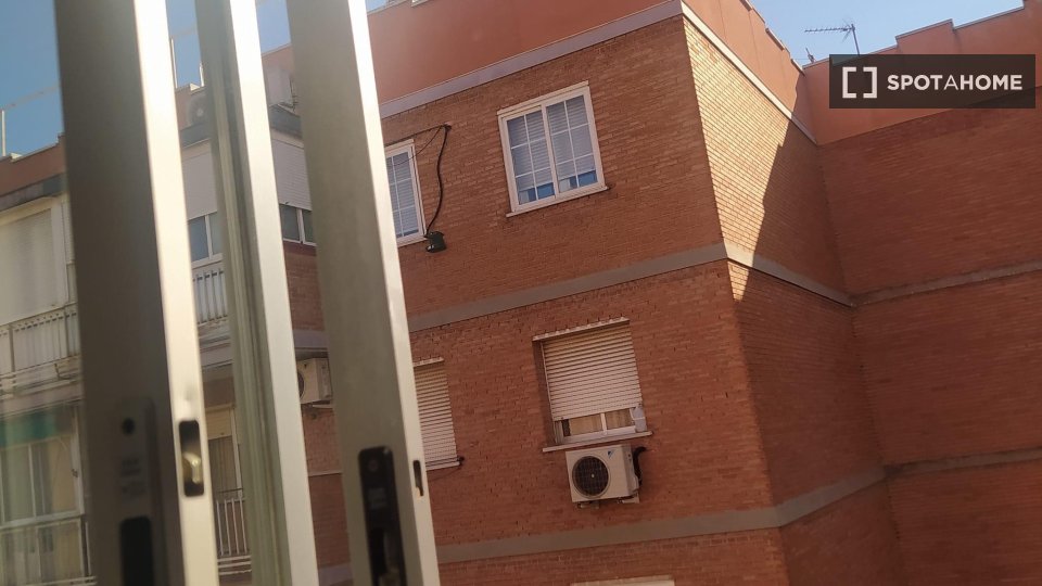 Double room Madrid, 4 beds, 70m² — photo 18
