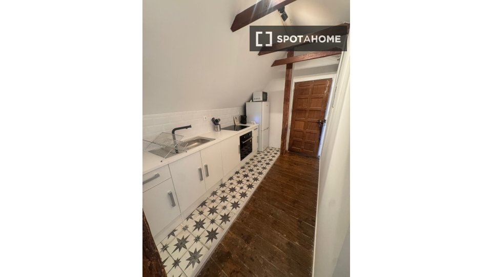 Apartment Lisbon, 2 beds, 80m² — photo 3