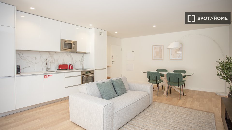 Apartment Porto, 1 bed, 74m² — photo 14