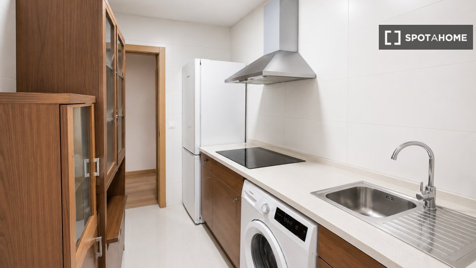Apartment Madrid, 4 beds, 100m² — photo 4