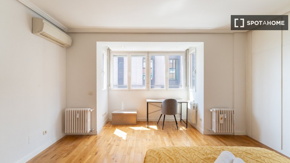 Double room Madrid, 6 beds — photo 9