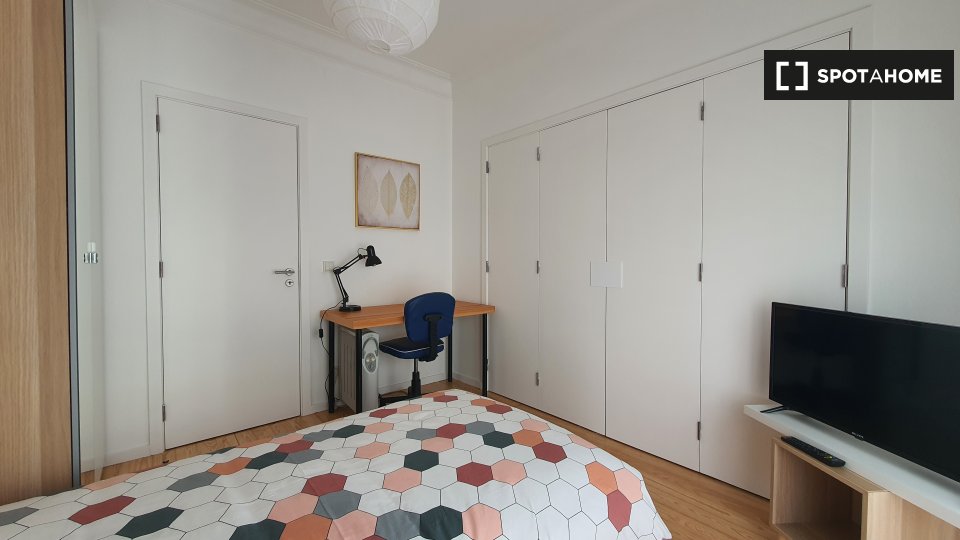 Double room Lisbon, 3 beds, 75m² — photo 11