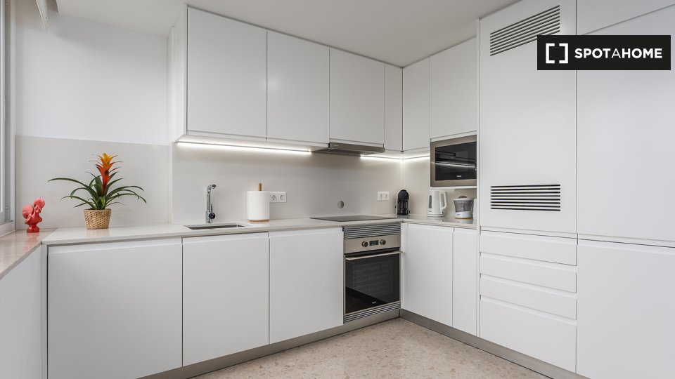Apartment Lisbon, 2 beds, 75m² — photo 10