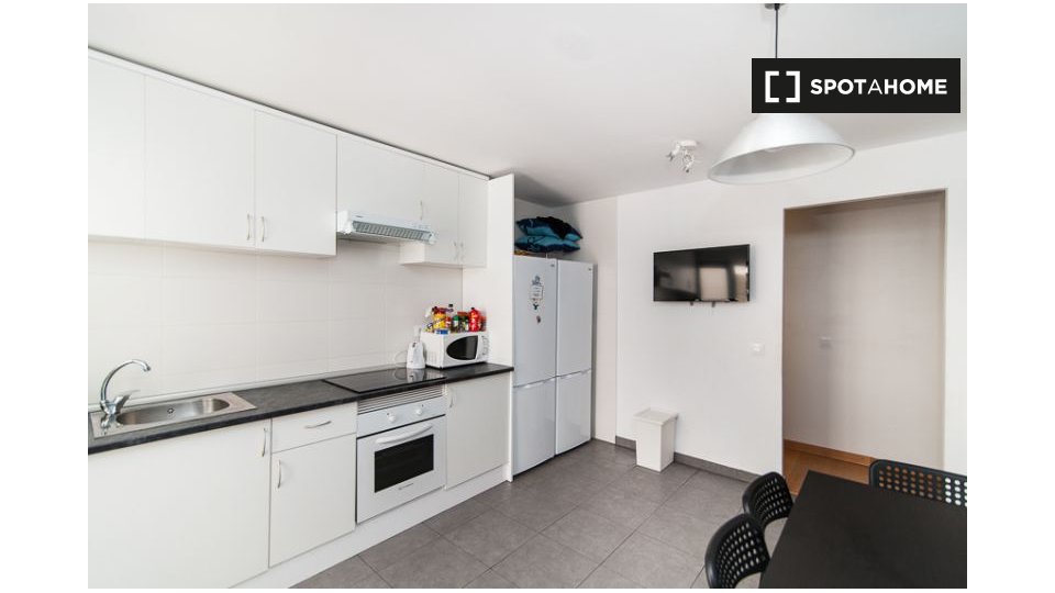 Double room Madrid, 7 beds, 140m² — photo 5