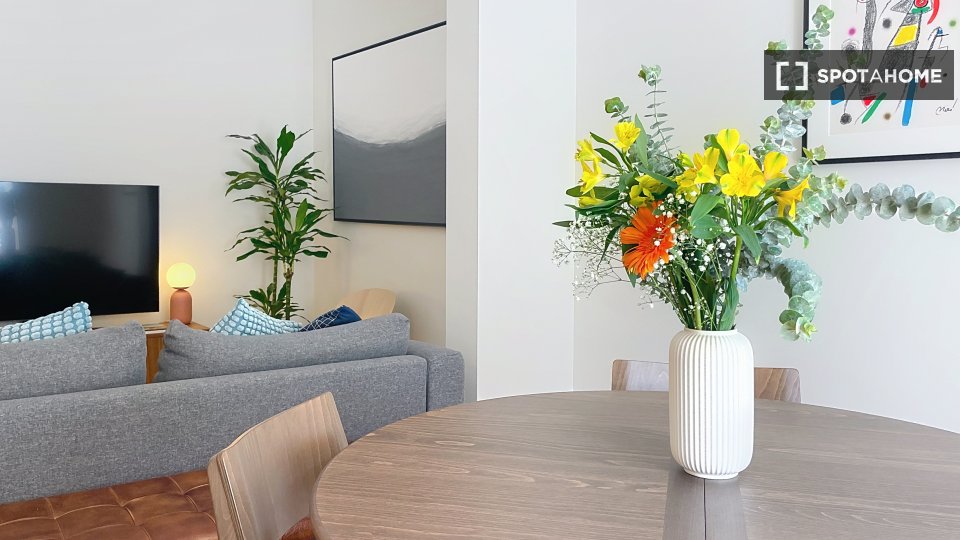 Apartment Lisbon, 2 beds, 82m² — photo 19