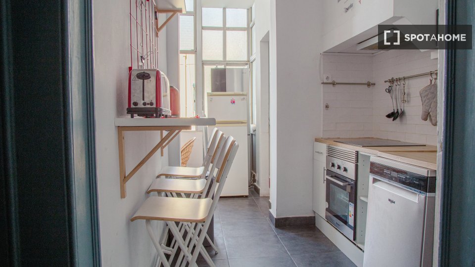 Double room Lisbon, 4 beds — photo 16
