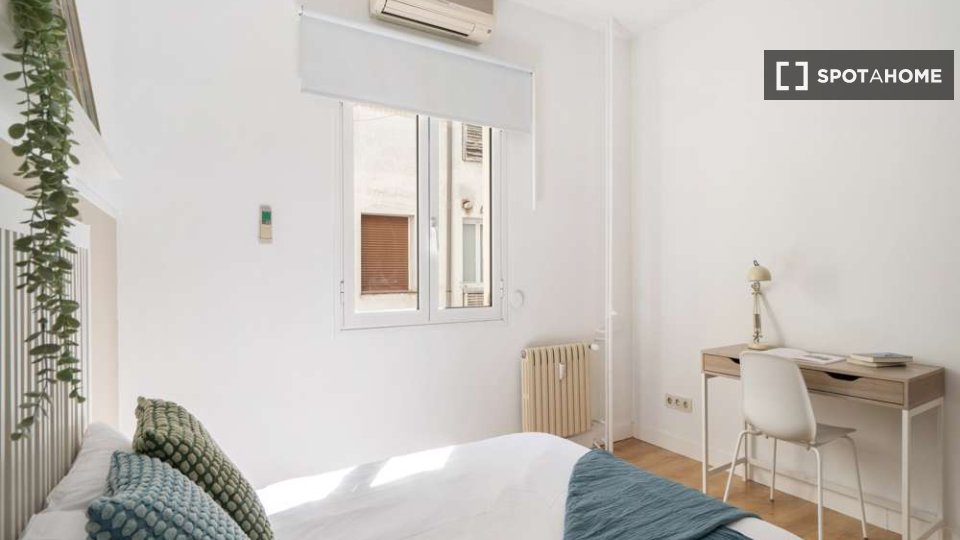 Double room Madrid, 8 beds — photo 8