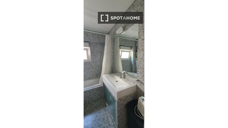 Double room Lisbon, 3 beds, 75m² — photo 17