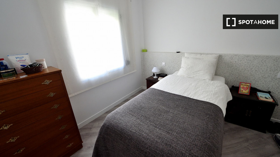 Double room Madrid, 3 beds, 52m² — photo 3