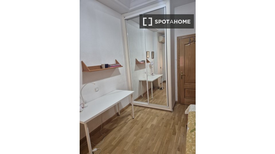 Double room Madrid, 4 beds, 120m² — photo 60