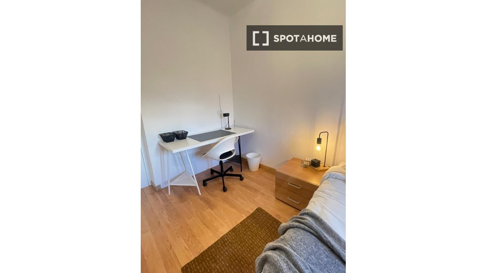 Double room Madrid, 3 beds — photo 8