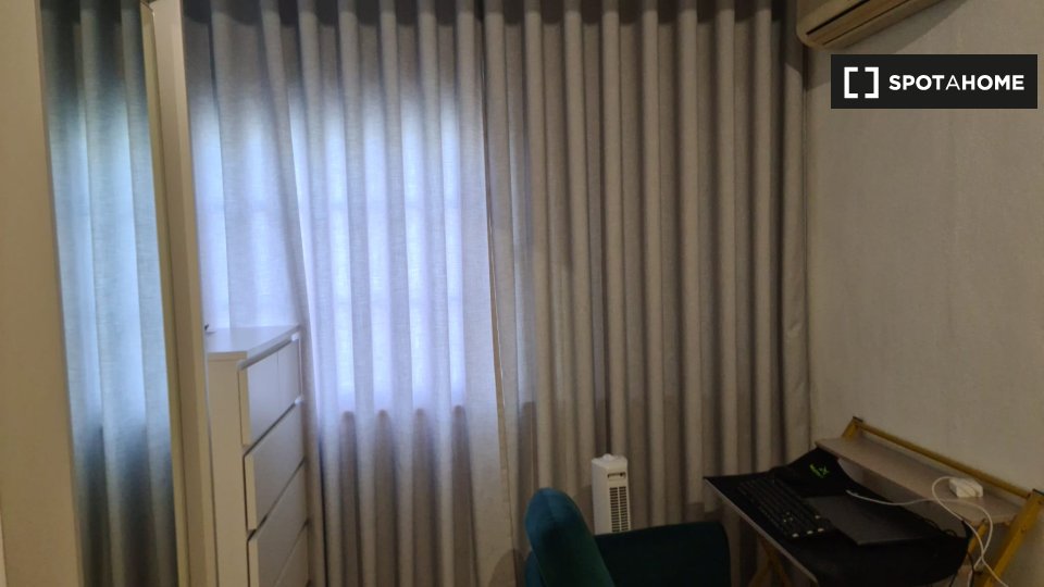Apartment Lisbon, 2 beds, 80m² — photo 15