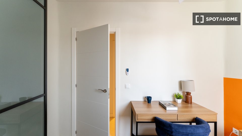 Double room Madrid, 3 beds — photo 17