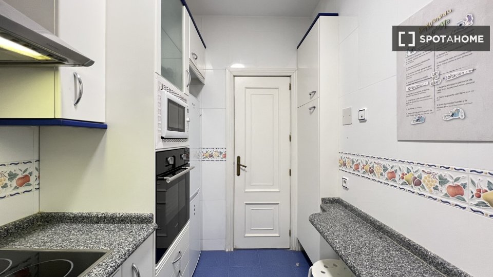Double room Madrid, 6 beds — photo 14