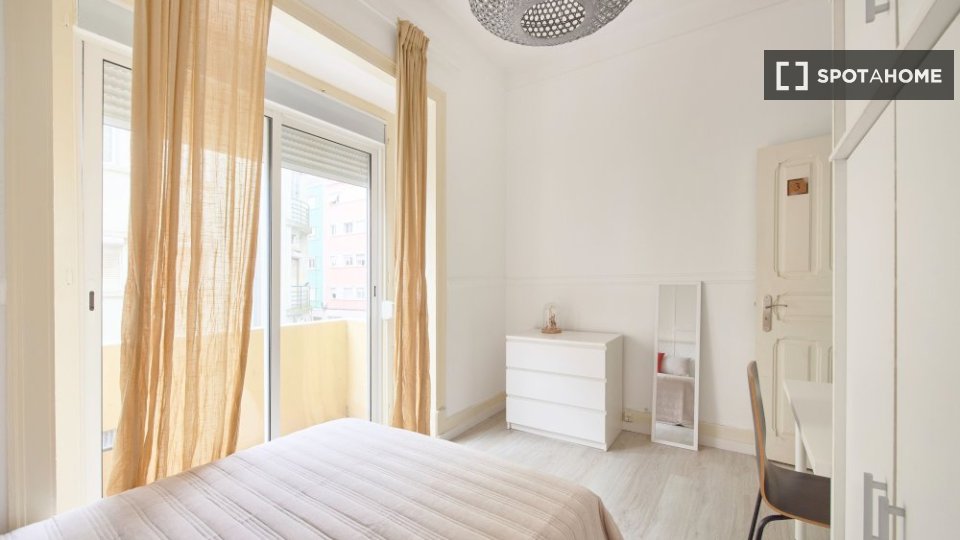Double room Lisbon, 4 beds — photo 11