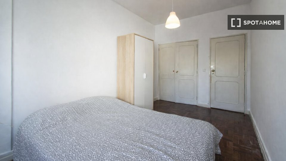 Double room Lisbon, 6 beds — photo 23