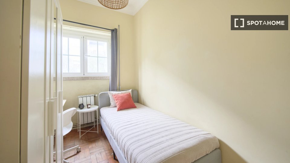 Double room Lisbon, 6 beds — photo 16