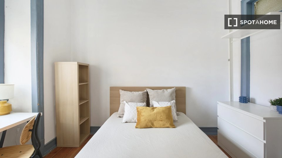 Double room Lisbon, 4 beds — photo 12