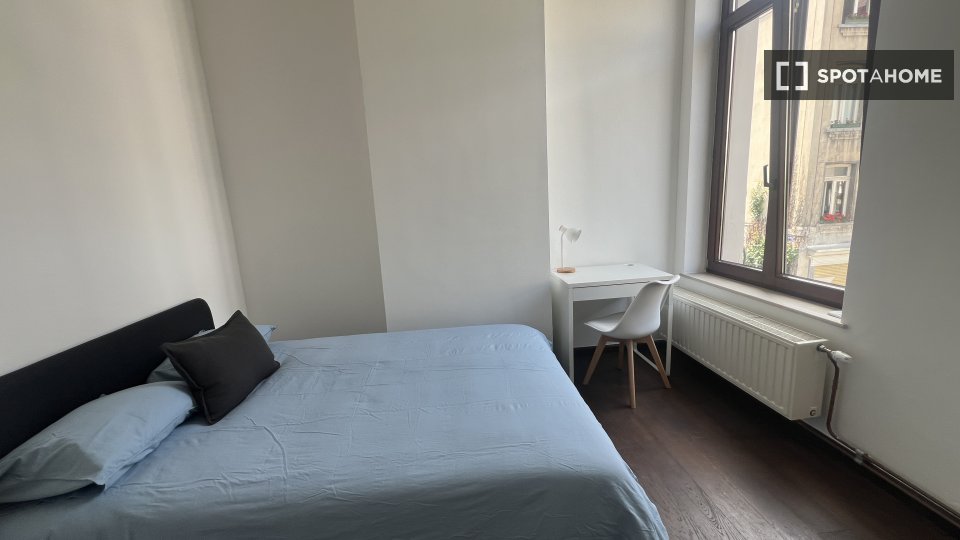 Double room Brussels, 9 beds, 13m² — photo 18
