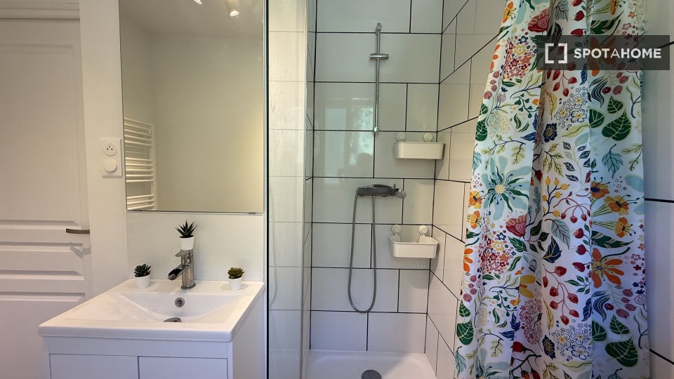 Double room Lyon, 3 beds, 66m² — photo 7