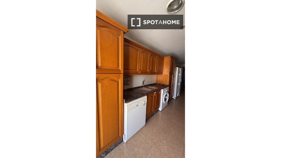 Double room Valencia, 5 beds, 240m² — photo 2