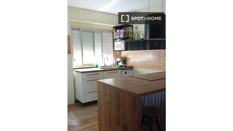 Double room Alicante, 5 beds, 140m² — photo 3