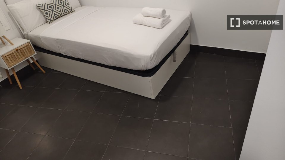 Appartamento con 2 camere da letto in affitto a Los Cármenes, Madrid - a Madrid