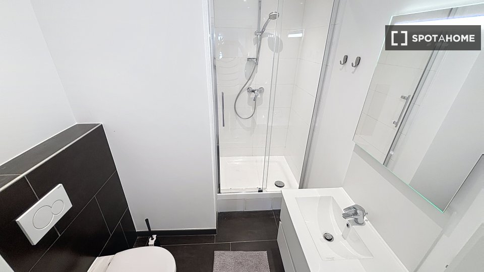 Double room Brussels, 5 beds — photo 41