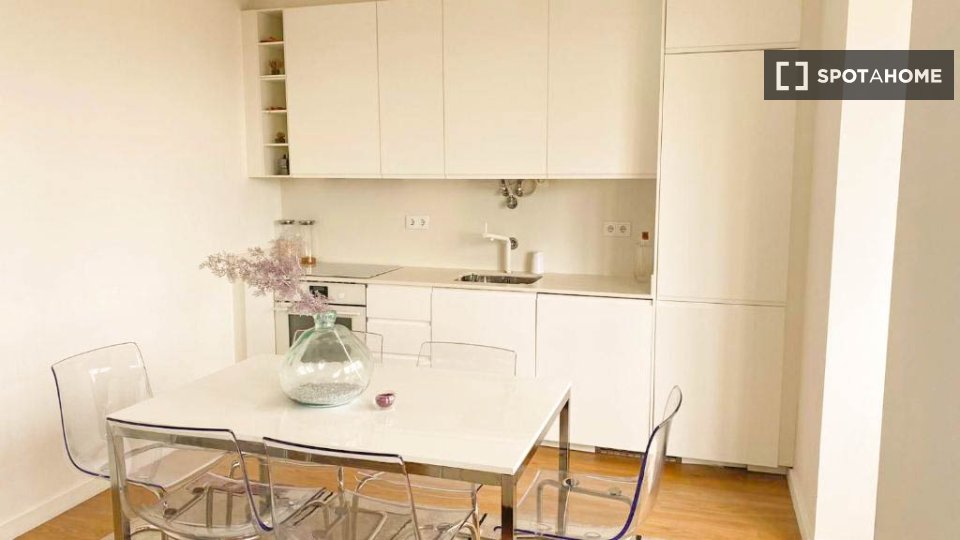 Apartment Lisbon, 2 beds, 61m² — photo 2