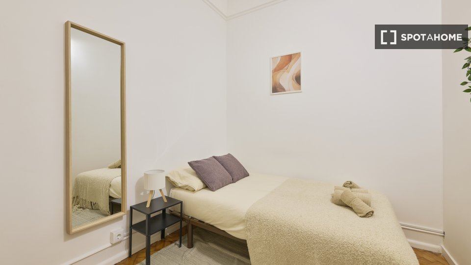 Double room Lisbon, 11 beds — photo 20