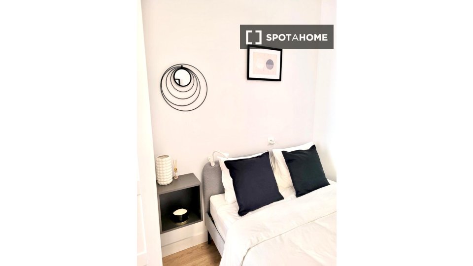 Double room Madrid, 5 beds — photo 12