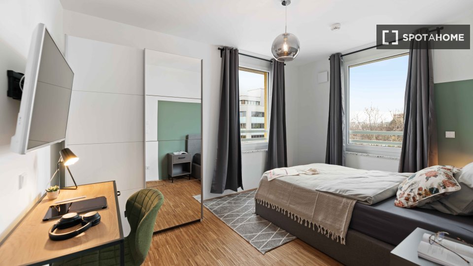 Double room Munich, 4 beds, 97m² — photo 1