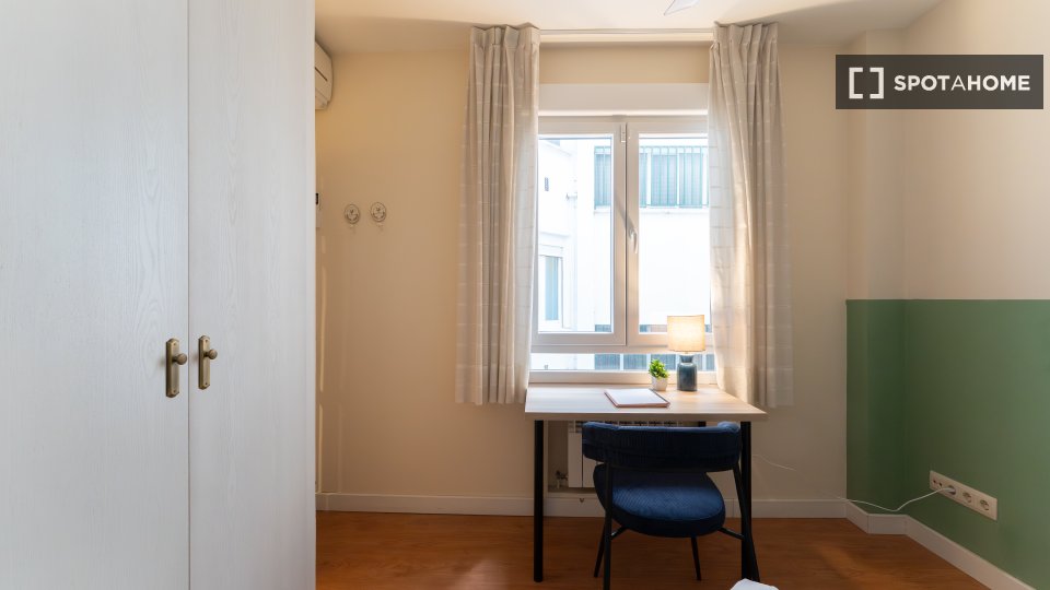 Double room Madrid, 6 beds — photo 3