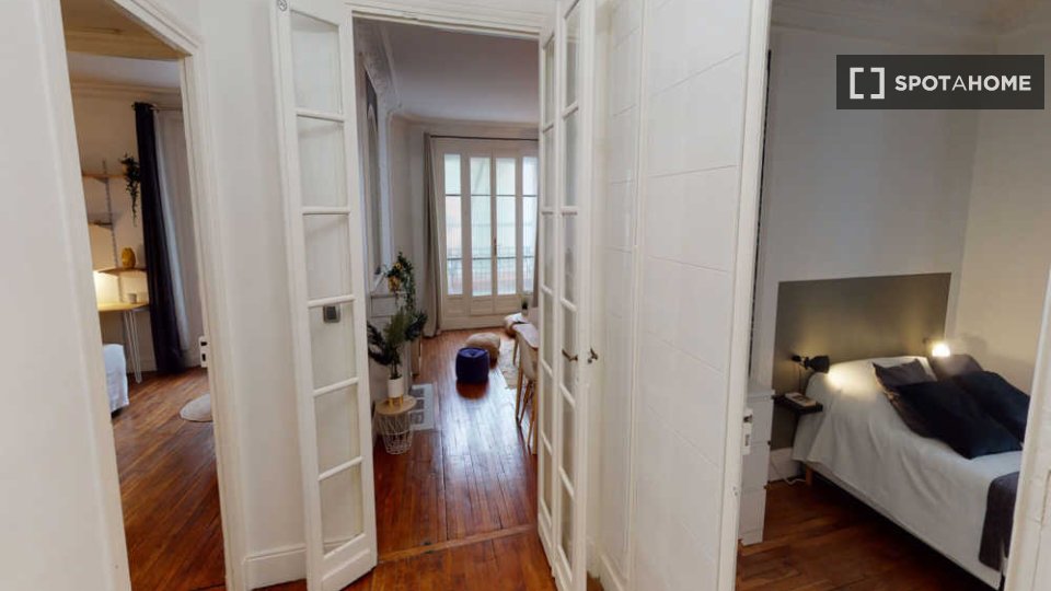 Double room Paris, 5 beds, 120m² — photo 1