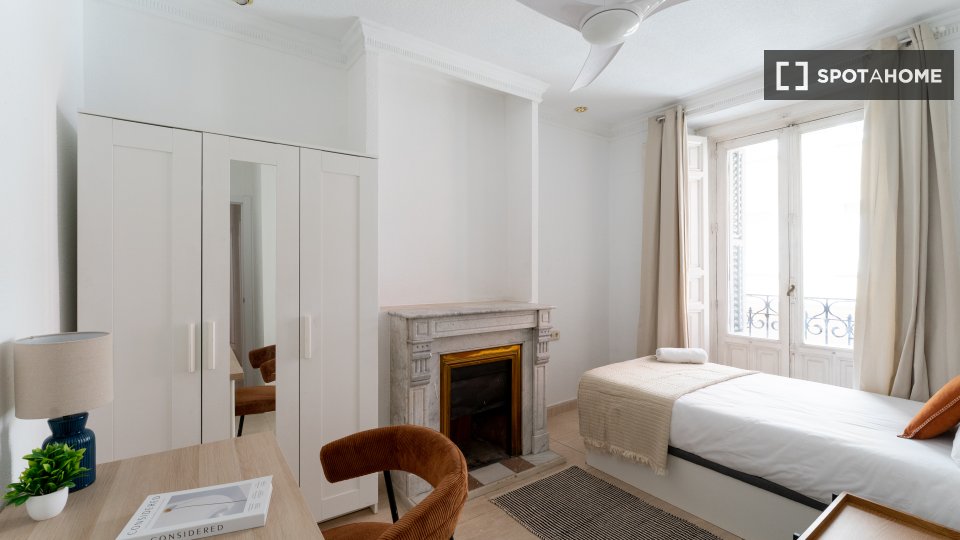 Double room Madrid, 7 beds — photo 13