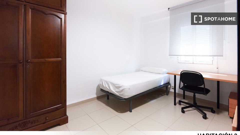 Double room Seville, 3 beds — photo 34
