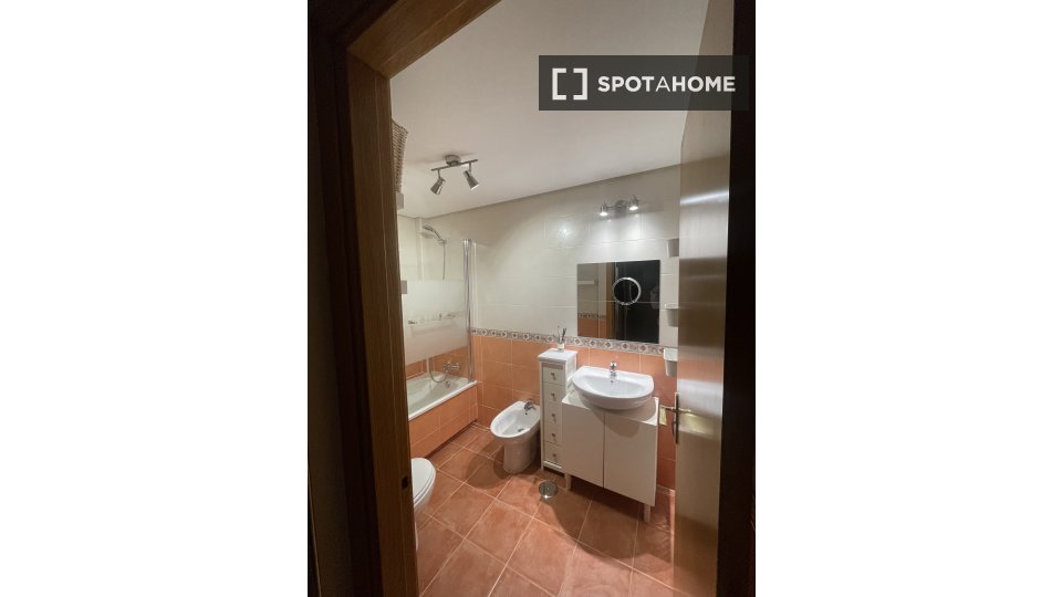 Double room Madrid, 1 bed, 90m² — photo 6