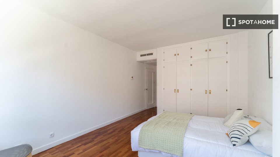 Double room Madrid, 7 beds — photo 34