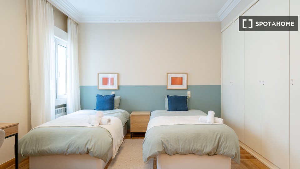 Double room Madrid, 5 beds — photo 4