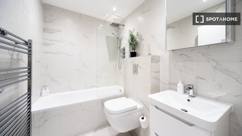 Apartment London, 2 beds, 60m² — photo 40